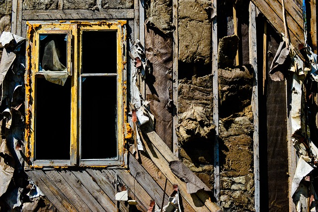 window, the ruins of the, an old house